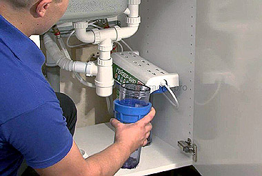 Установка фильтра тонкой очистки воды под кухонную мойку